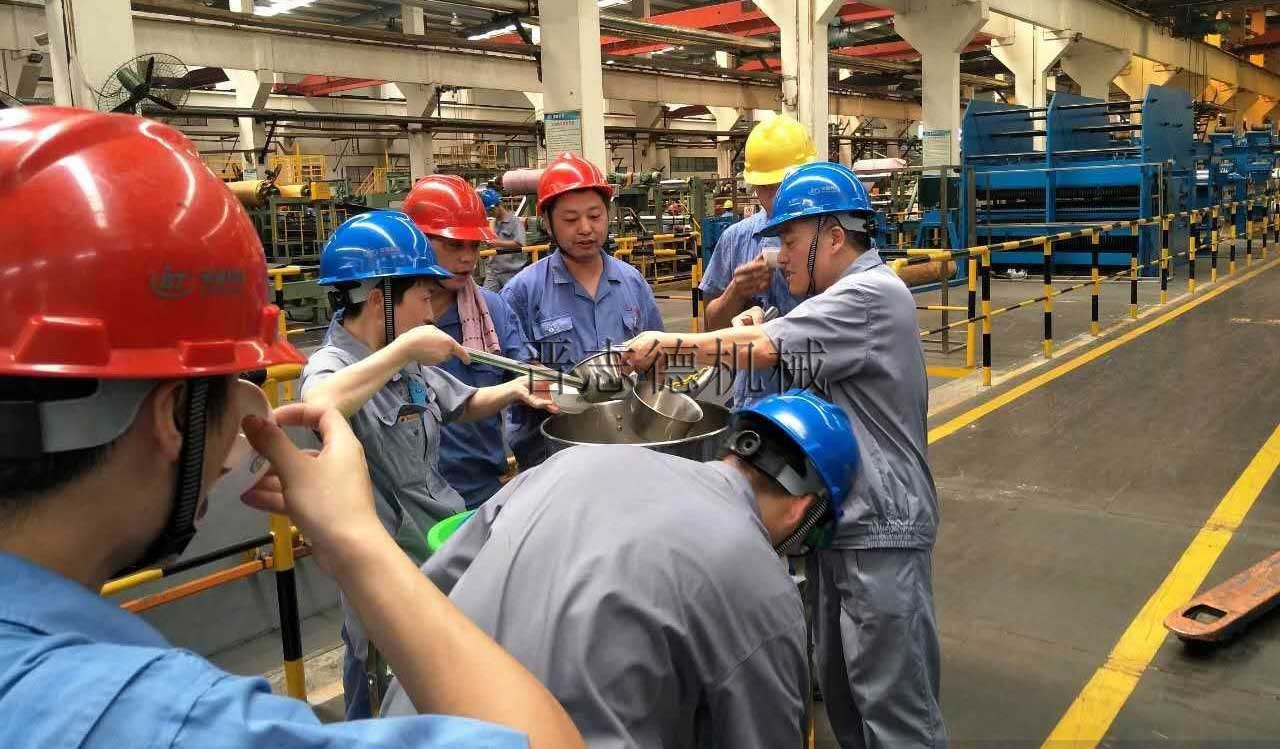 送料機廠發放降暑物品,送料機廠發放降溫物品 送料機廠發放降暑物品,送料機廠發放降溫物品